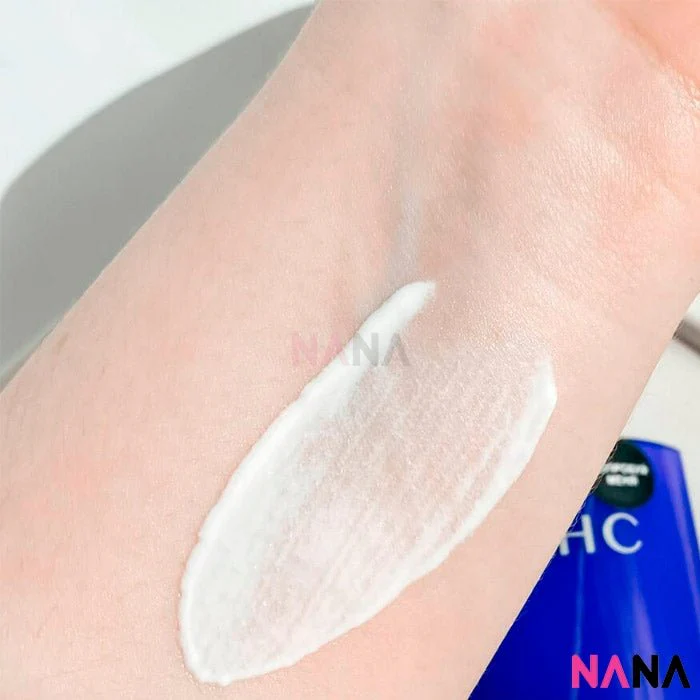AHC Natural Perfection Moist Sun Cream SPF50+ PA++++ 50ml - Image 4